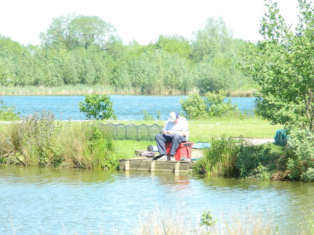 Lake Pochard Holiday Lodges South Cerney Habitación foto